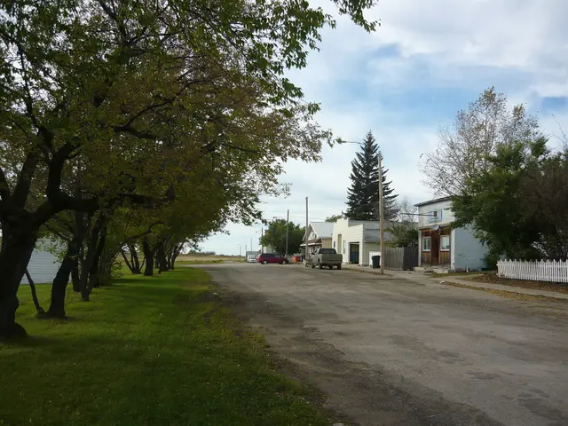 Railway Avenue looking west